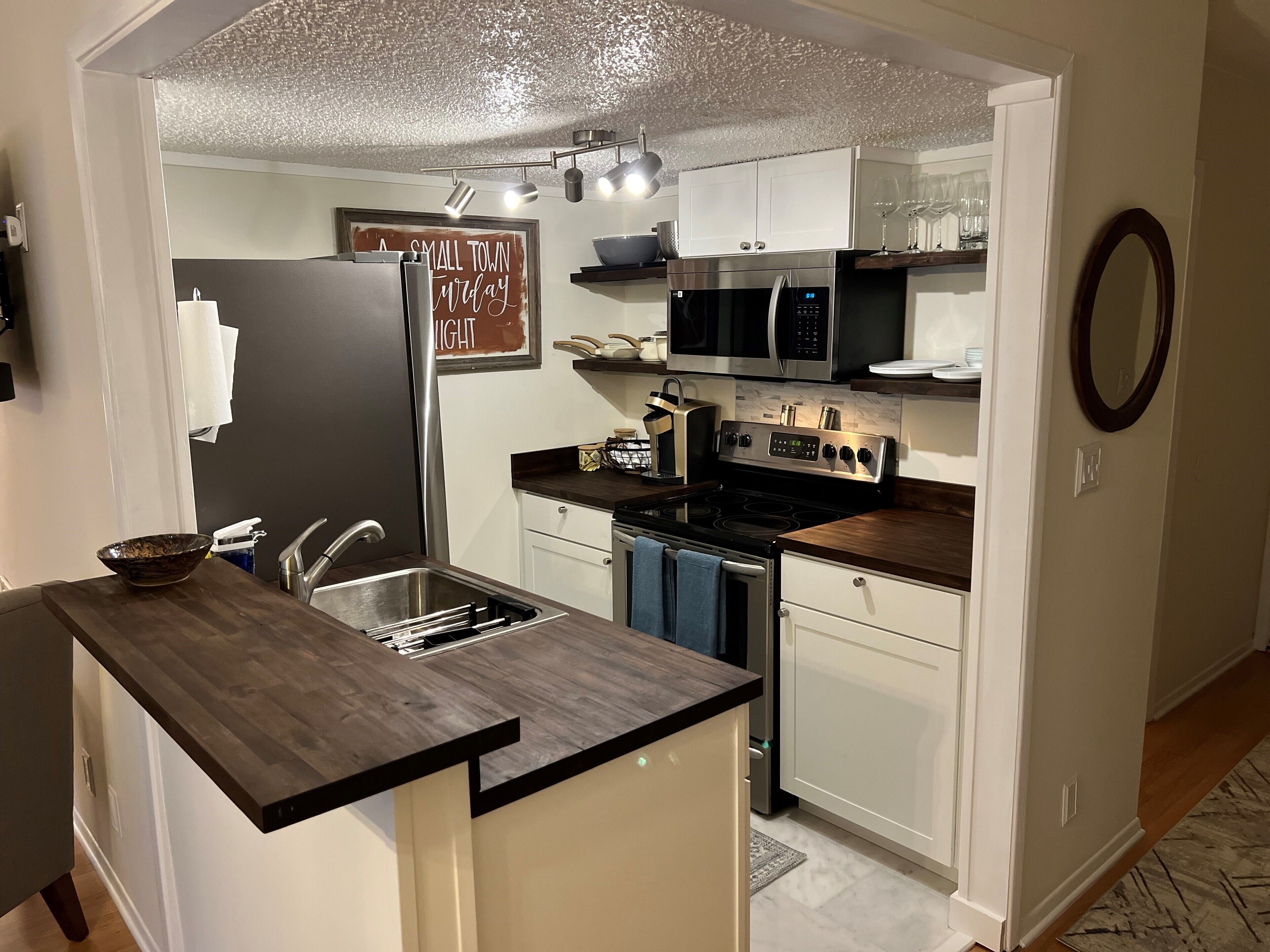 冰箱、微波炉、烤箱、炉灶