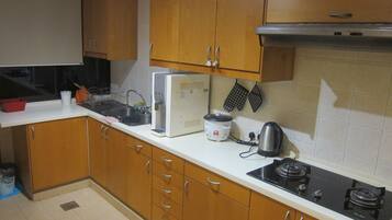 Microwave, stovetop, cookware/dishes/utensils