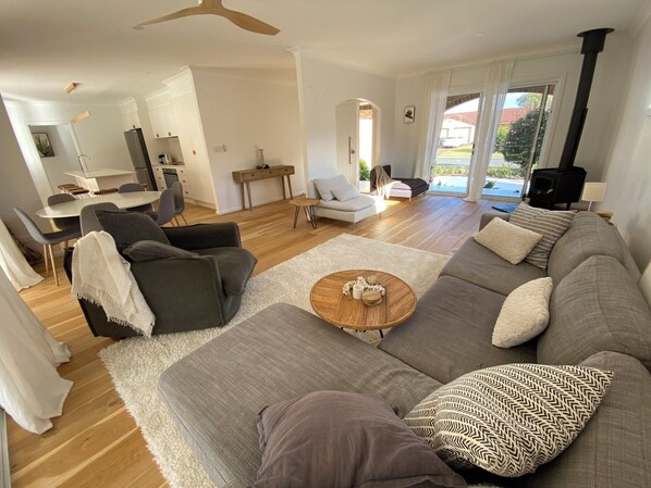 Smart-TV, Kamin, Tischfußball