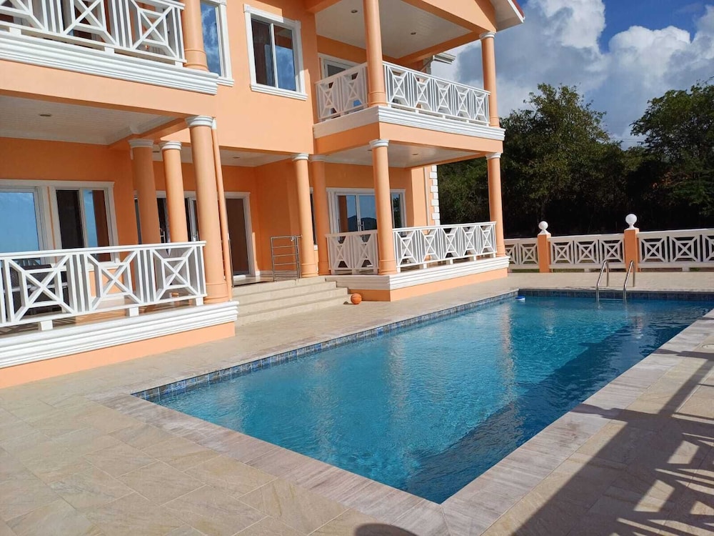 Belle View Royal Villa photo 5