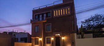 Tormenta Suites Entire Building 9BR Large Groups