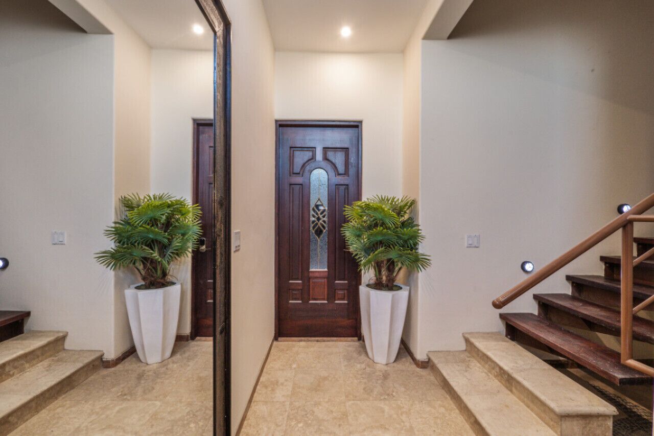 المنشأة من الداخل