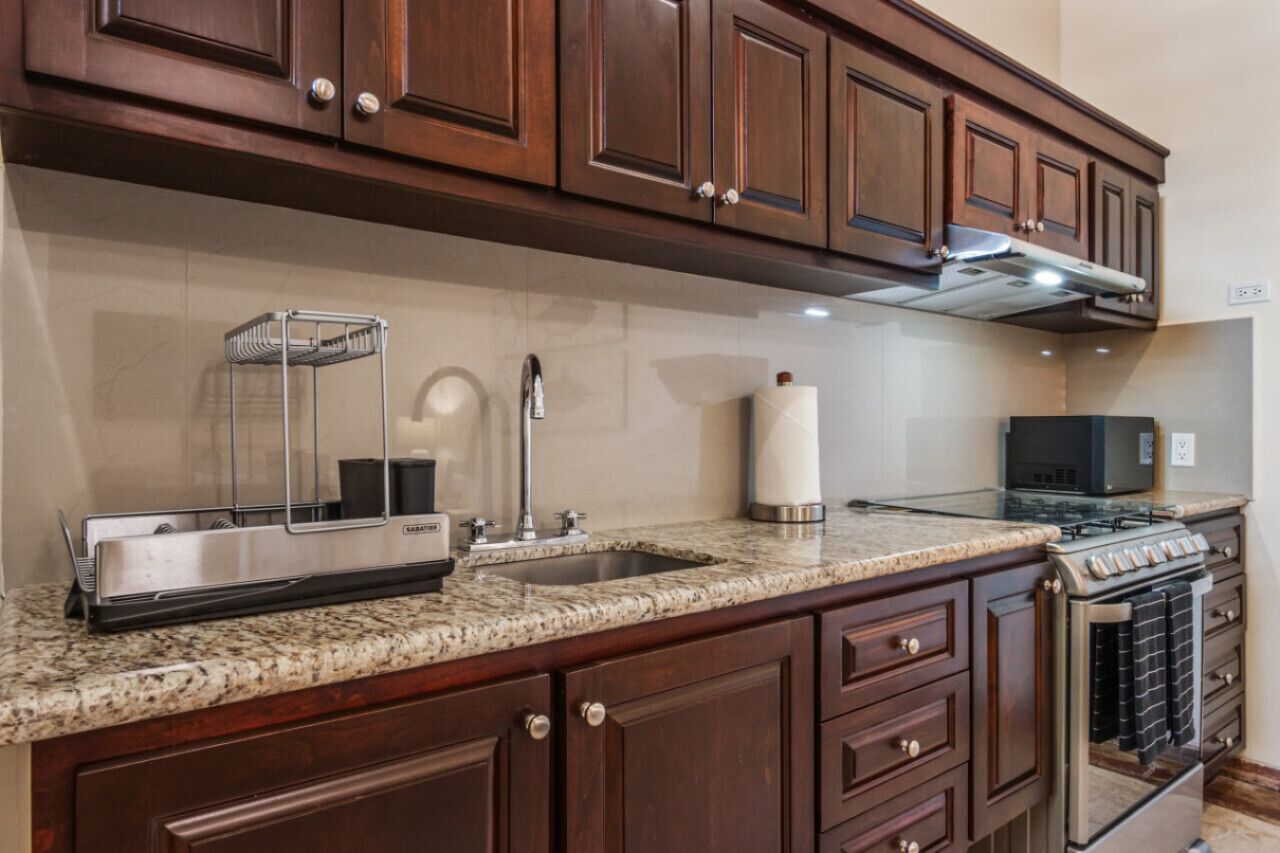 Refrigerador, microondas, horno, placa de cocina