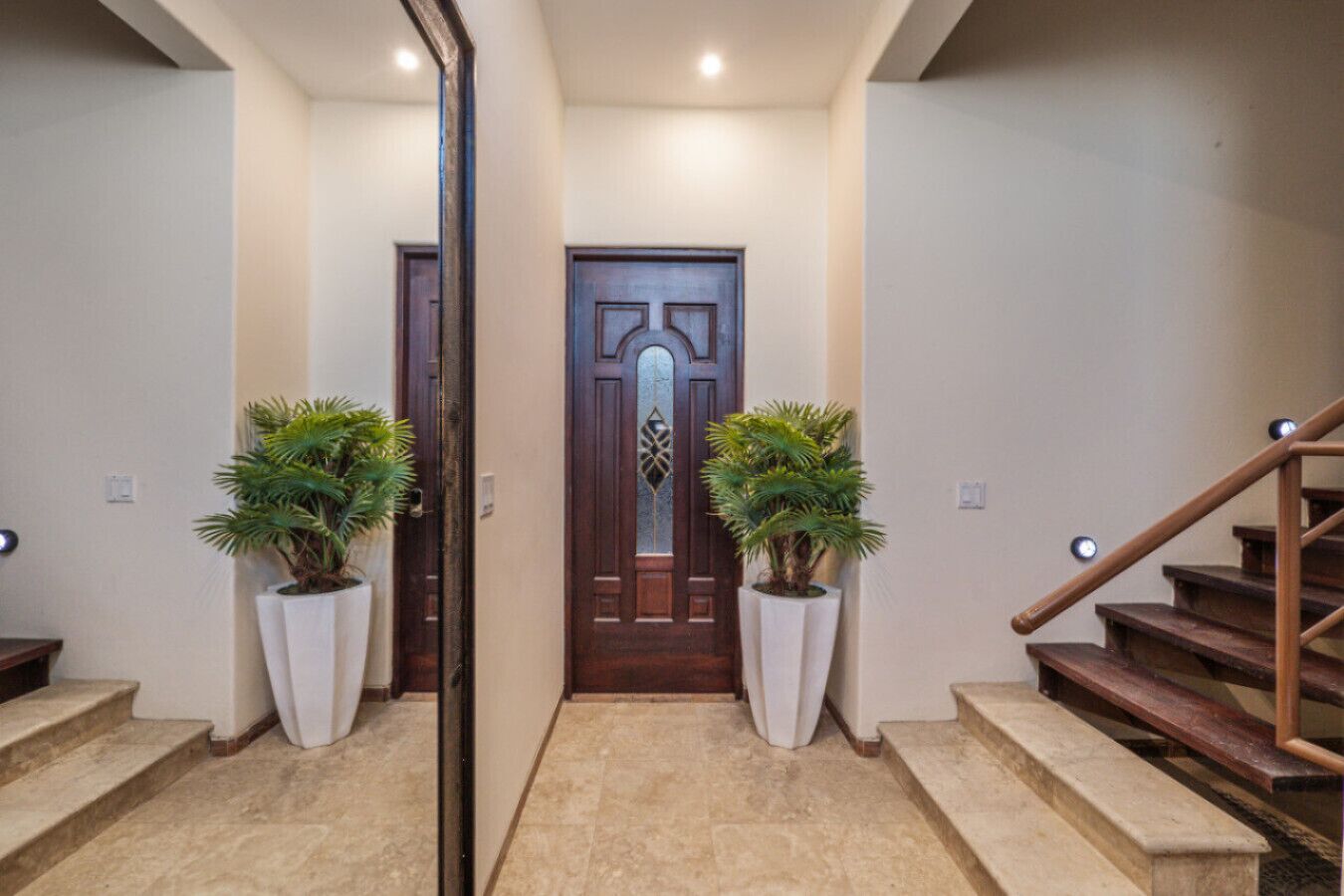 المنشأة من الداخل