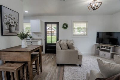 The Little White Cottage - Tusculum, TN 2 bed, 1 bath home