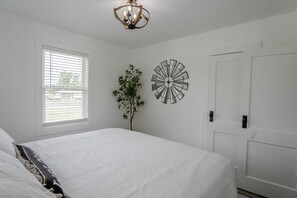 2 bedrooms, iron/ironing board, free WiFi, bed sheets