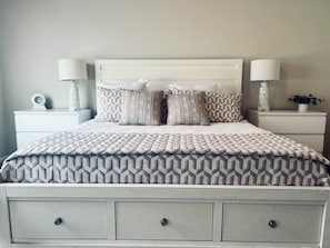 4 makuuhuonetta, silitysrauta/-lauta, ilmainen Wi-Fi, vuodevaatteet