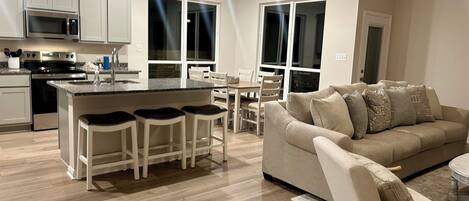 المنشأة من الداخل