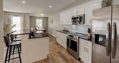 Mimosa Getaway - Less than 1 mile from Downtown
