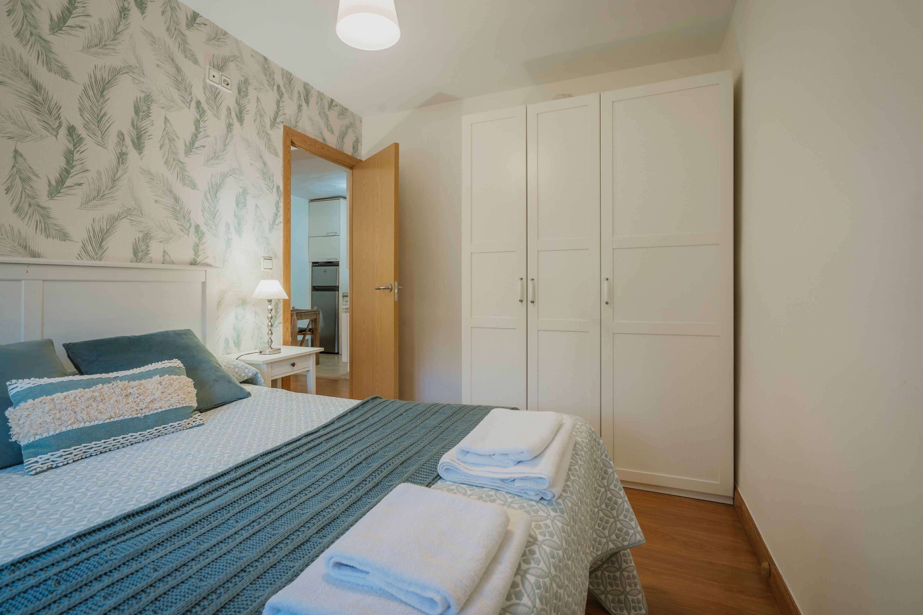 3 slaapkamers, een strijkplank/strijkijzer, wifi, beddengoed