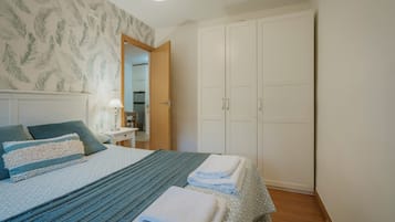 3 slaapkamers, een strijkplank/strijkijzer, wifi, beddengoed