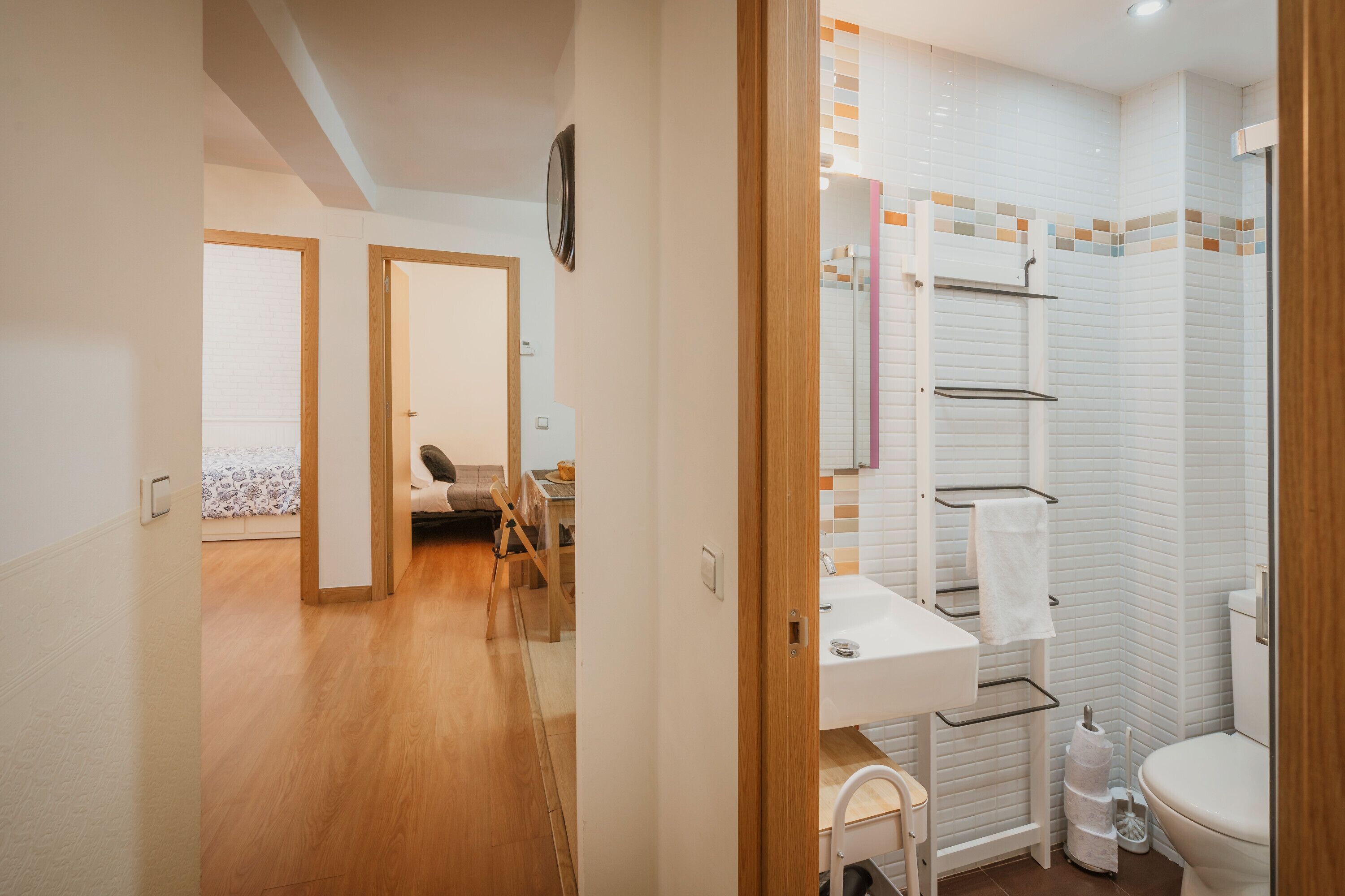 Een douche, een haardroger, handdoeken