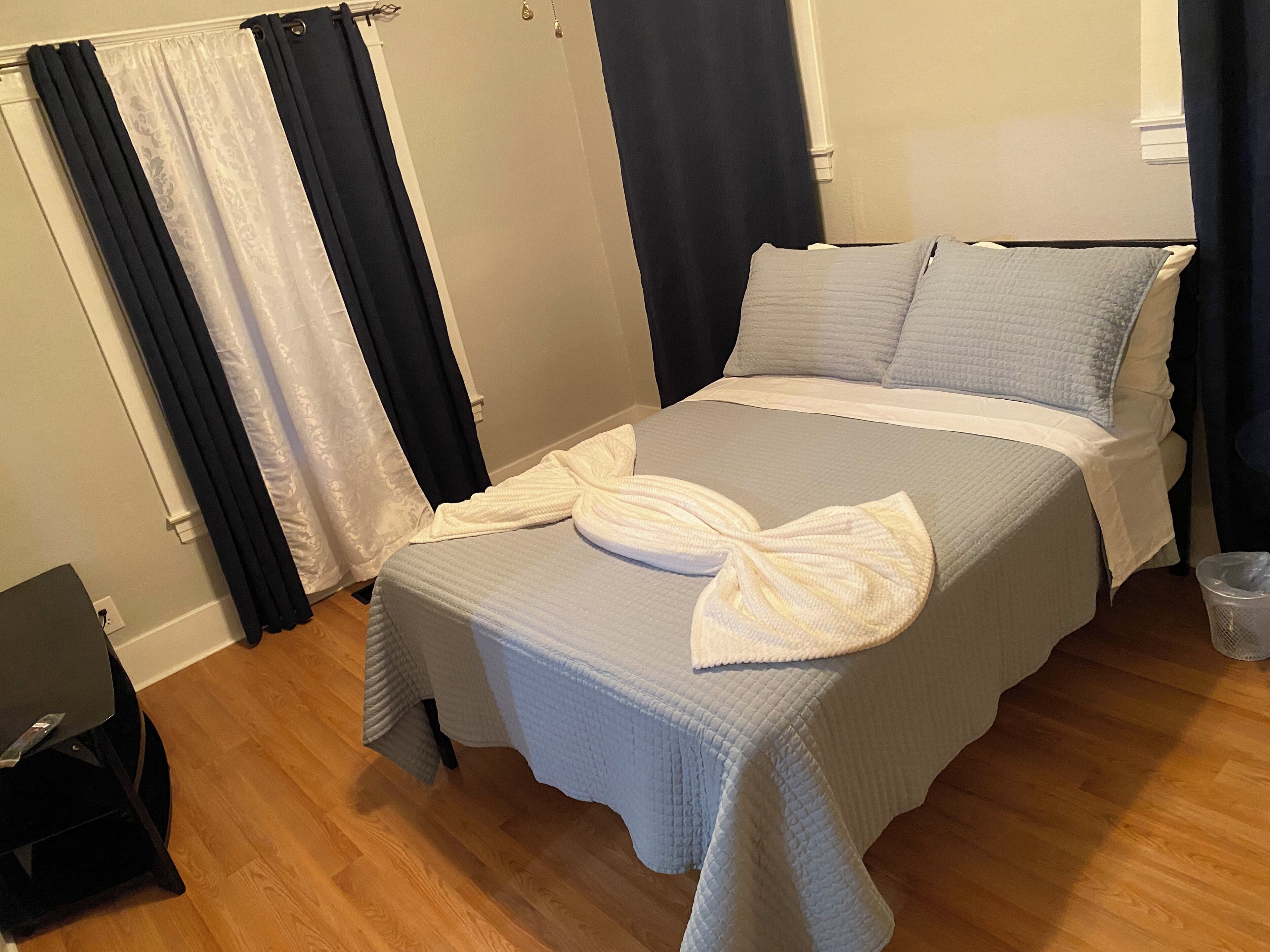 Charming 3-bedroom house with WiFi, AC in lovely Louisville 