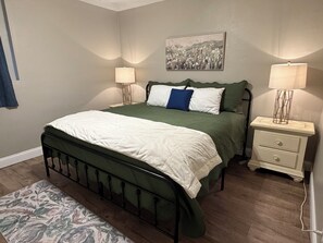2 habitaciones, tabla de planchar con plancha, wifi y ropa de cama 