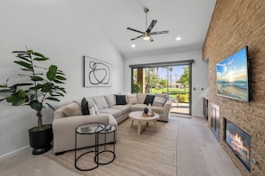 Smart TV, fireplace