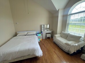 7 bedrooms, iron/ironing board, free WiFi, bed sheets