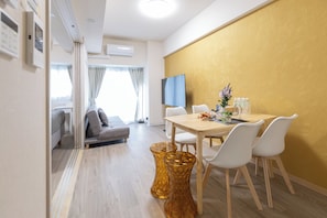 30-inch LCD TV with digital channels - Ocean Tsutenkaku (Osaka)