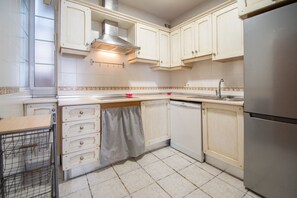 Cooktop, lava-louças, cafeteira/chaleira, torradeira