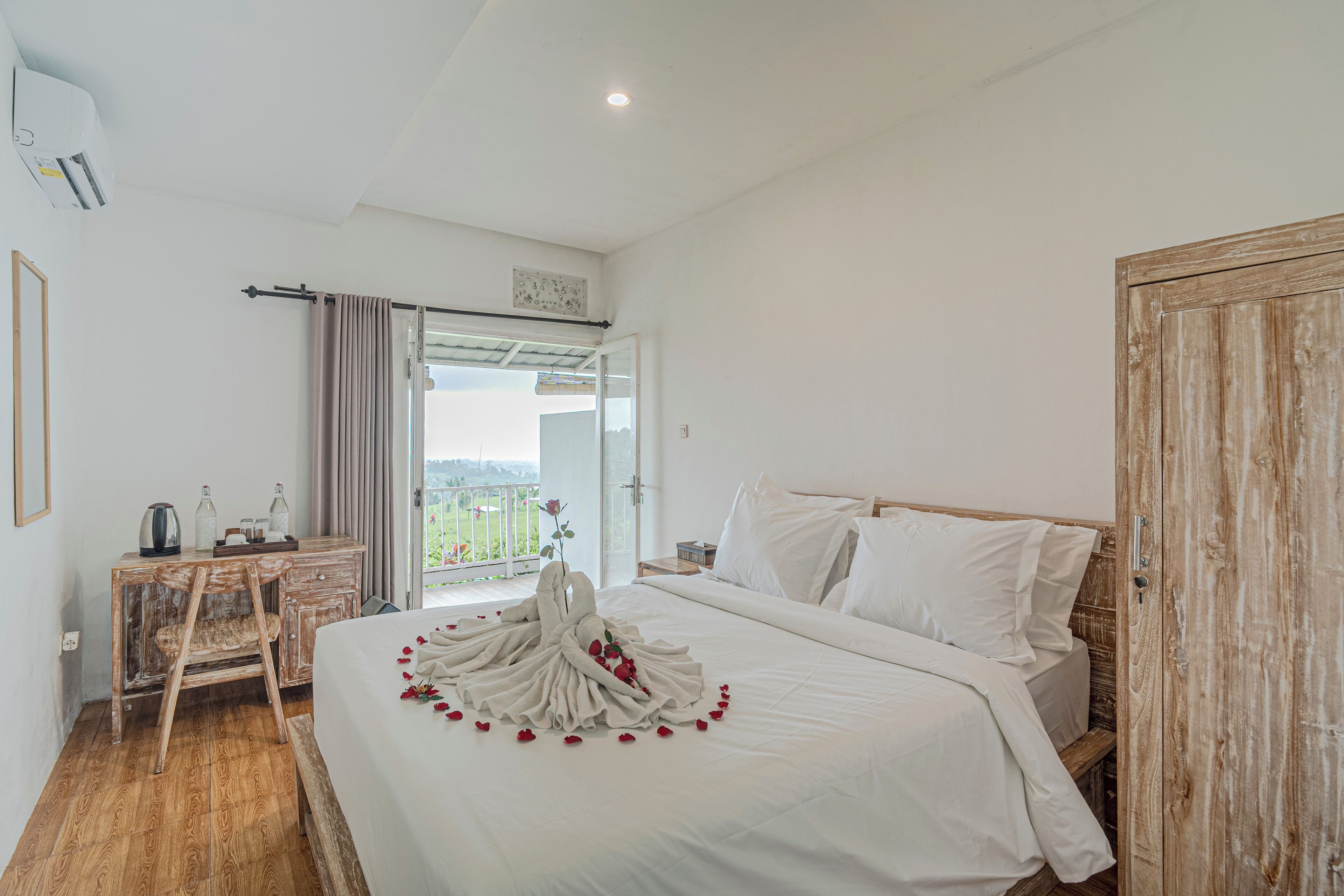 Dobbeltrom – deluxe | Blendingsgardiner, wi-fi (inkludert) og sengetøy