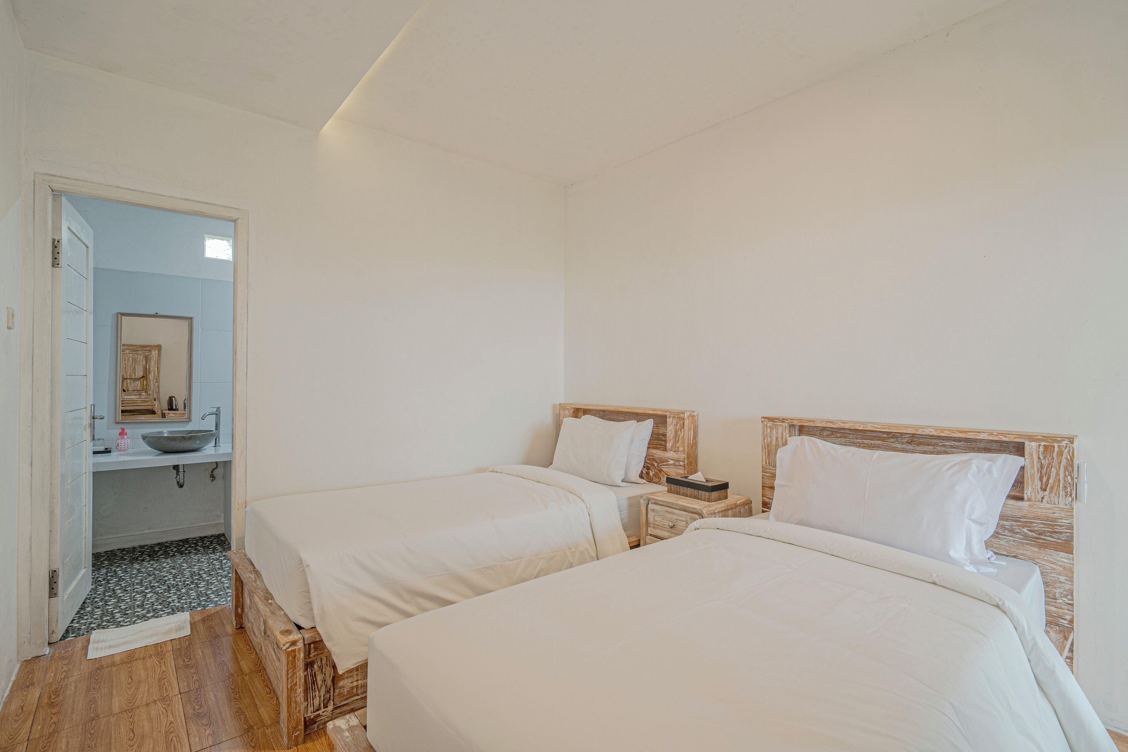 디럭스 트윈룸 | 암막 커튼, 무료 WiFi, 침대 시트