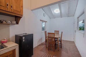 Family Room | Private kitchen | Electric kettle - Santya Loka Lodge & Twin Waterfall (Penebel)