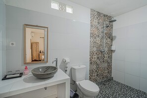 Deluxe Twin Room | Bathroom - Santya Loka Lodge & Twin Waterfall (Penebel)