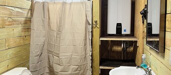 Cozy cabin in charming Ponca City with WiFi, AC