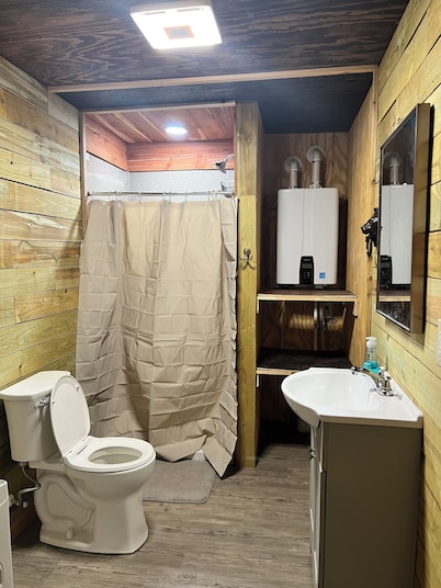 Cozy cabin in charming Ponca City with WiFi, AC