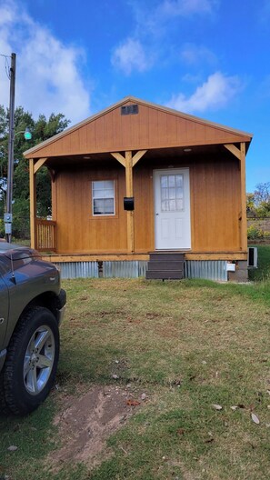 Exterior - Cozy cabin in charming Ponca City with WiFi, AC (Ponca City)