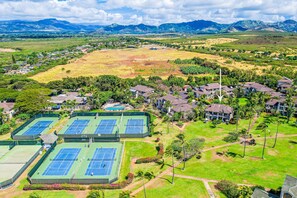 Sports court - Spacious condo located near tennis courts, pools & Poipu beach (Koloa)
