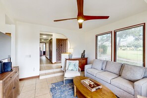 TV - Spacious condo located near tennis courts, pools & Poipu beach (Koloa)