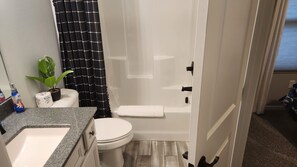 Shower, hair dryer, towels, soap - 3-bedroom house located near Camdenton. Nestled In Old Kinderhook community.  (Camdenton)