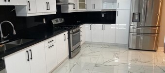 White House - 4 Bedroom Home 