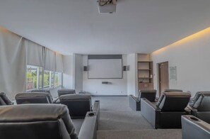 Lobby sitting area - Apt with Reforma View Pool and Jacuzzi (Mexico City)