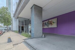 Front of property - Apt with Reforma View Pool and Jacuzzi (Mexico City)