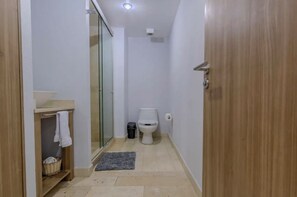 Free toiletries, towels, soap, shampoo - Apt with Reforma View Pool and Jacuzzi (Mexico City)