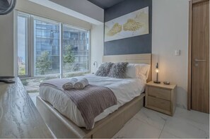 비즈니스 아파트, 시내 전망 | 1 개의 침실, 오리/거위털 이불, 암막 커튼, 방음 설비