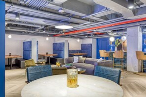 Dining - Amazing Midtown 2BR w/ Gym & Doorman, nr Grand Central, by Blueground (Midtown)