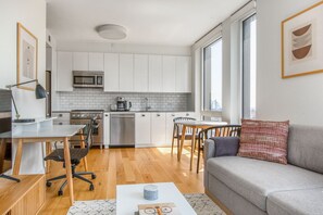 Interior - Cool LES 1BR w/ Elev, Doorman & W/D, near Essex Market, by Blueground (Downtown)