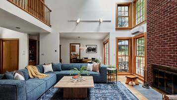 Televisión, estéreo y oficina