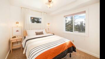 4 bedrooms, iron/ironing board, travel cot, WiFi