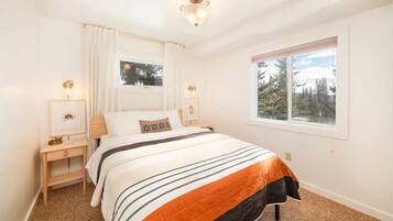 4 Schlafzimmer, BĂŒgeleisen/BĂŒgelbrett, Reisekinderbett, WLAN