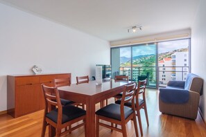 Dining - GuestReady - Modern space close to Formosa Beach (Funchal)