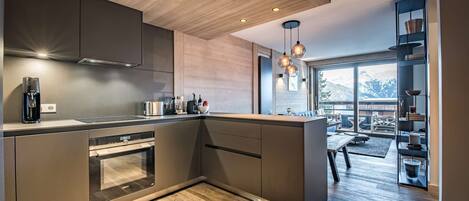 Réfrigérateur, four, lave-vaisselle, grille-pain