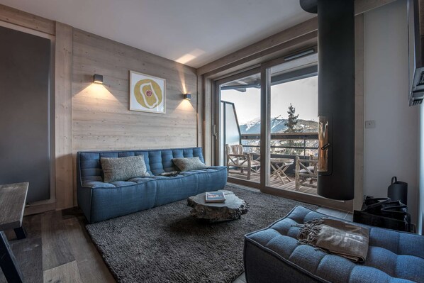 TV, fireplace - Courchevel 1550 - 4 people - Fire place (COURCHEVEL 1550)
