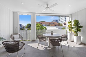 Terrace/patio - Palm Beach Luxe Townhouse walk to Beach (Palm Beach)