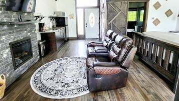 Luxury Tree House, 1 King Bed, Golf View | 1 bedroom, blackout drapes, iron/ironing board, free WiFi