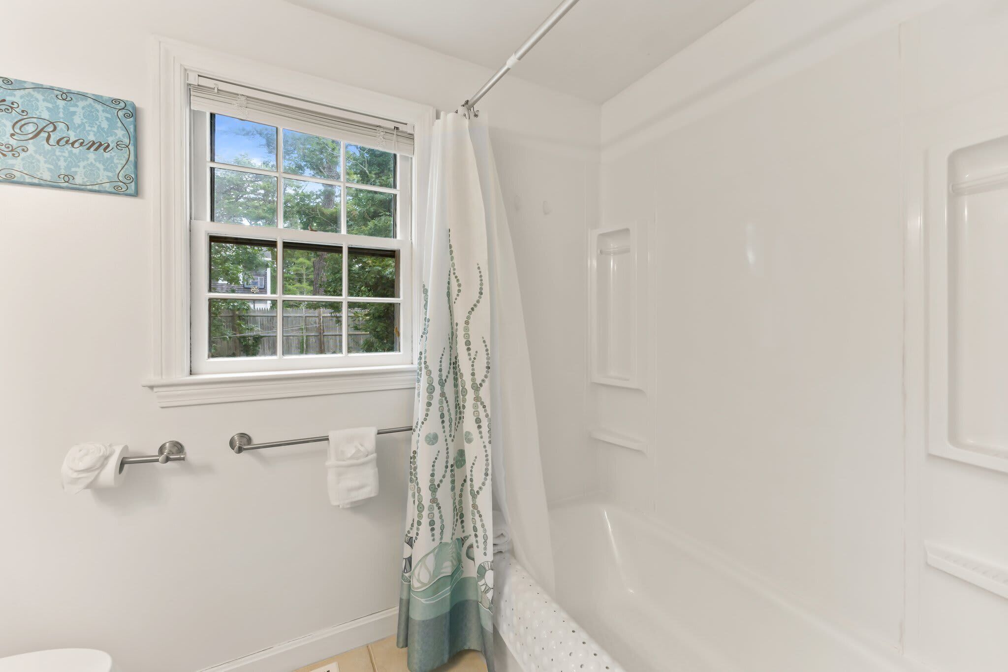 Shower, hair dryer, towels, shampoo