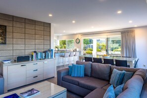 Tv, stereoanlæg, kontorer