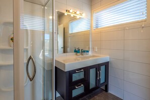 Shower, hair dryer, towels, shampoo